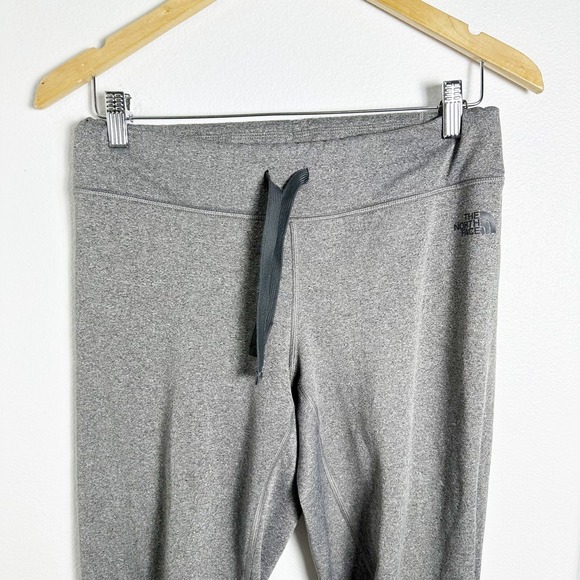 The North Face Women's Cropped Joggers Fleece Capri Sweatpants sz S - Picture 2 of 8